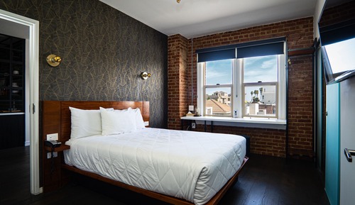Deluxe Room, 1 Queen Bed