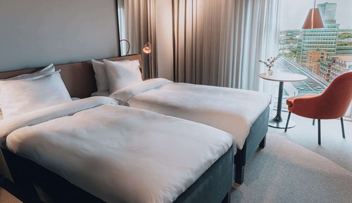 Room, 2 Twin Beds, City View