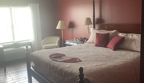 Standard Room, 1 King Bed, River View