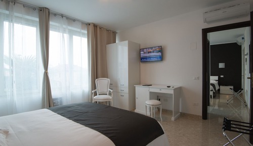 Deluxe Quadruple Room