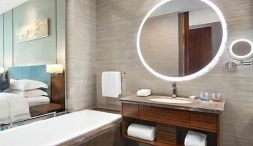 Suite, Multiple Beds, Smoking (1 King & 2 Twin Beds)