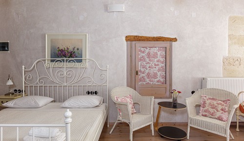 Family Room (Old Town View)