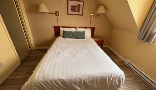 Basic Double Room, 1 Queen Bed