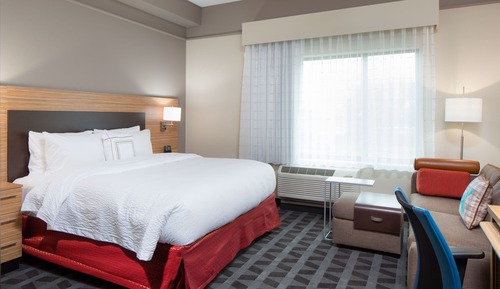 Studio, 1 King Bed with Sofa bed, Non Smoking, Partial Ocean View (Hearing Accessible)