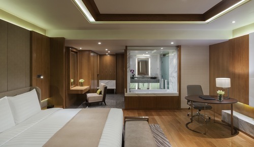 Grand Suite (The Level (3 Adults))