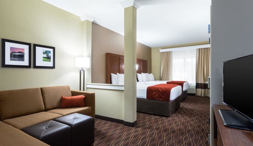 Suite, Multiple Beds, Non Smoking (2 Queens, 2 Person Sofa Bed)