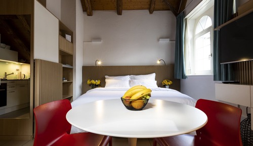 Deluxe Studio, 1 King Bed, Kitchen