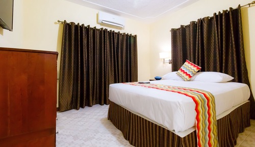 Deluxe Room, 1 Queen Bed, Kitchenette