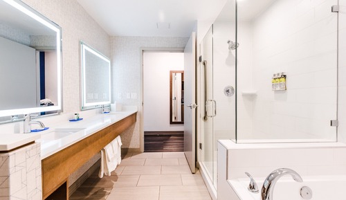 Suite, 1 King Bed, Jetted Tub