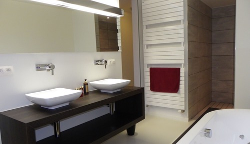 Junior Suite (Massage Bathtub)