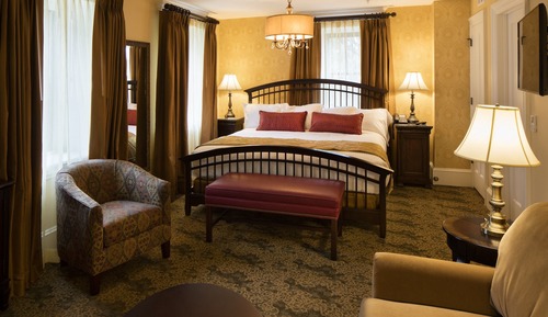 Deluxe Suite, 1 King Bed with Sofa bed, Non Smoking