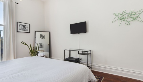 Rosie's Room - King Room Standard (Shared Bathroom)