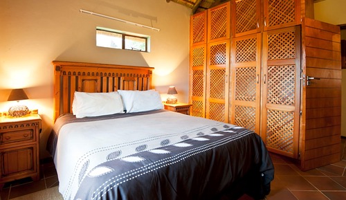 Comfort Cottage, 2 Bedrooms, Pool Access, Mountain View
