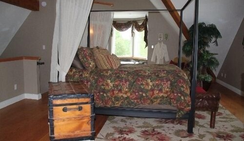 Luxury Cabin, 2 Bedrooms, Jetted Tub, Lake View (Legacy)