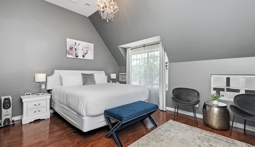 #7 King Room