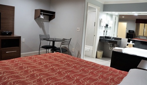 Standard Room, 1 King Bed, Jetted Tub