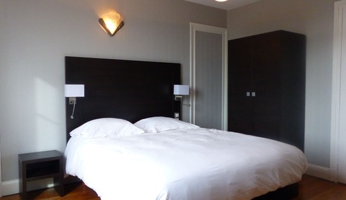 Double Room, Bathtub