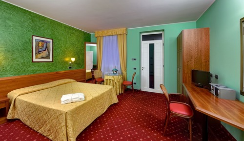 Suite, Jetted Tub