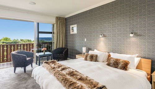 Luxury Double Room, 1 King Bed, Jetted Tub, Partial Lake View