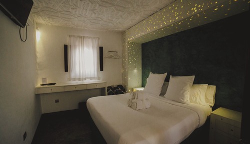 Romantic Room, 1 Queen Bed, Courtyard View (Lasur)