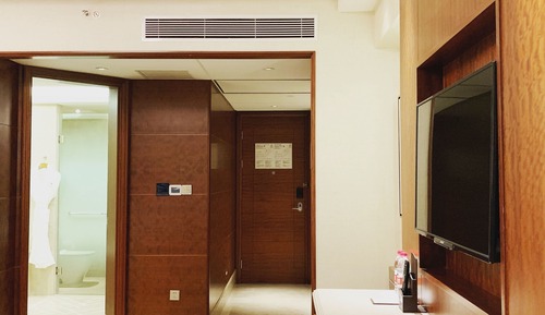 Club Room, 1 King Bed, City View