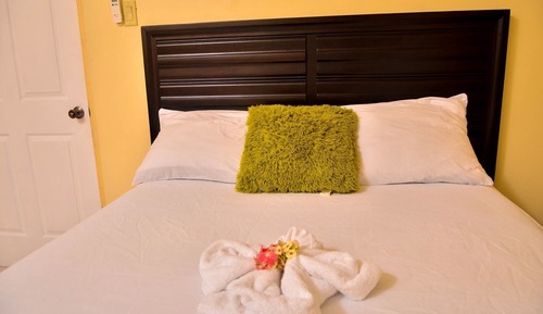 Exclusive Apartment, 1 Queen Bed, Kitchen, Mountain View