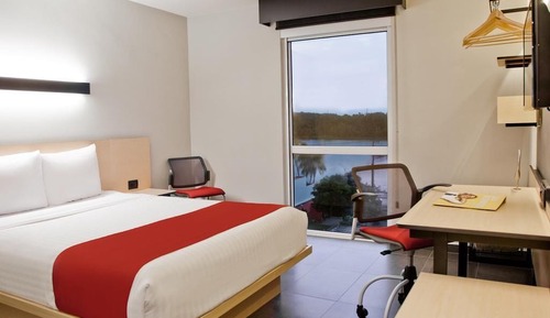 Standard Room, 1 Queen Bed