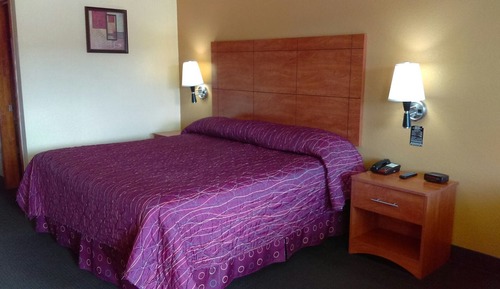 Standard Room, 1 King Bed (2 people)