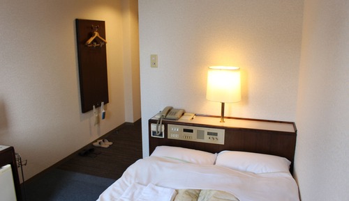 Semi-double Room, Smoking