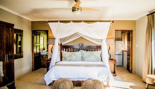 Deluxe Room, 1 King Bed, River View