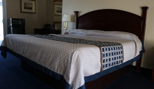 Standard Room, 1 King Bed, Terrace, Lake View