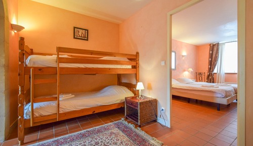 Apartment, Multiple Beds