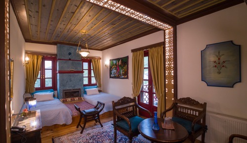 Twin Room, Fireplace