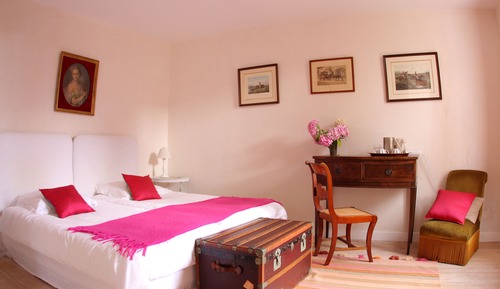 Double Room (Rose)