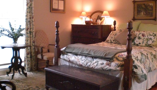 Room, Shared Bathroom (The McIntosh Room)