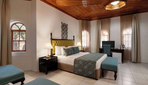 Standard Room, 1 Queen Bed, Garden View