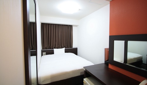 Single Room B, Smoking