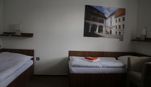 Apartment (with Private Bathroom)