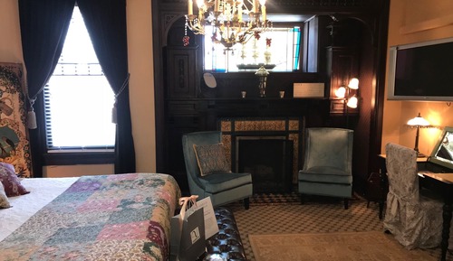 The Rodgers (Deluxe / 2nd Floor Vandiver Mansion)