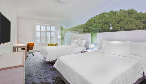 Suite, 2 Queen Beds, Accessible, Bathtub