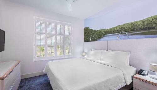 Suite, 1 King Bed, Accessible, Non Smoking (Hearing)
