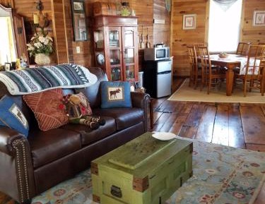 Deluxe Queen Suite
