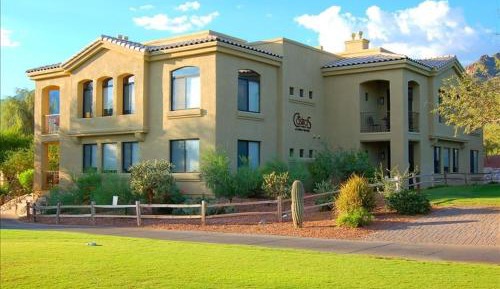 Apartment with Mountain View