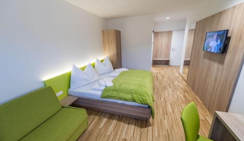 Family Room (2 Adults + 2 Children)