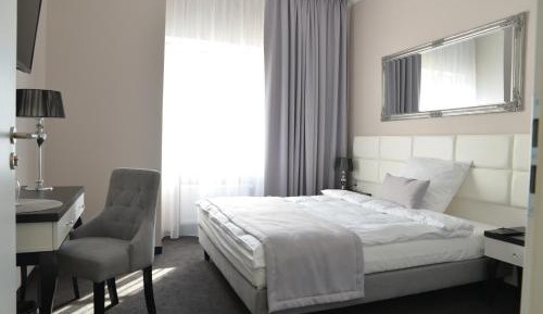 Standard Queen Room