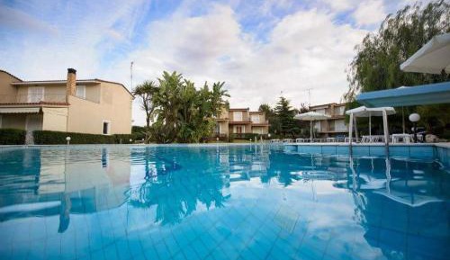 Apartment with Pool View 