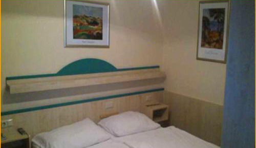 Budget Double or Twin Room with Shared Shower and Toilet
