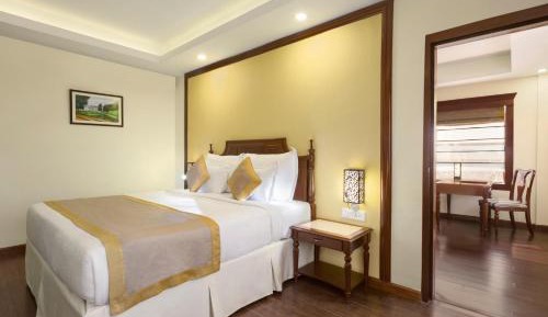 King Suite Non Smoking - Book & Unlock Exclusive Deals