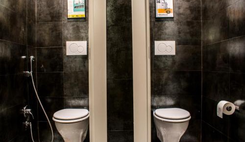 Bed in 6-Bed Mixed Dormitory Room-Double restroom with En suite Bathroom