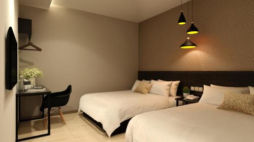 Family King Queen Room No Window